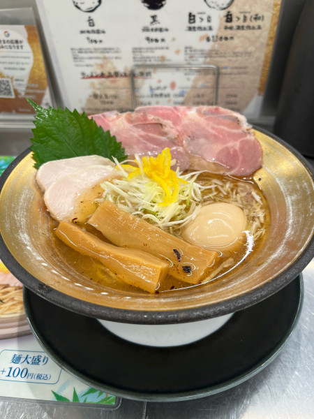 「白」@名もなきラーメン 堺筋本町店の写真