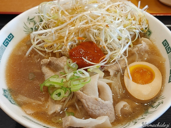 「肉そば（690円）、細切りネギ（150円）、秘伝の辛味噌（3」@日高屋 鴻巣下忍店の写真