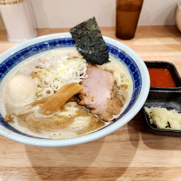 「ラーメン 味付玉子 ニンニク 本日の辛み」@中華そばの店 みのひの写真
