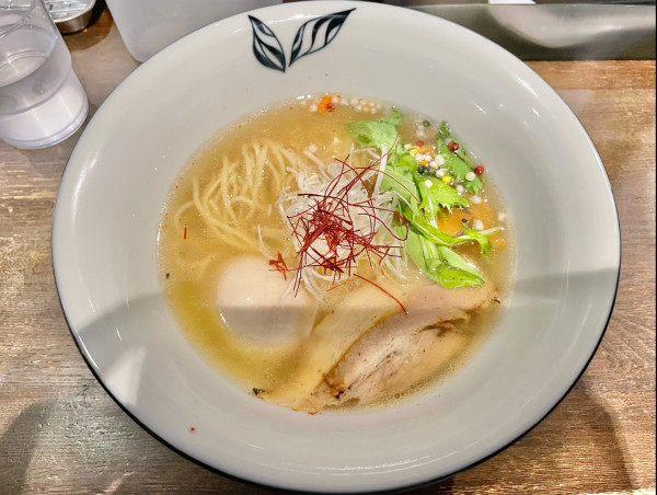 「鯛塩らぁ麺「寿」＋味玉」@らぁ麺BAR 錦 iwamotoの写真