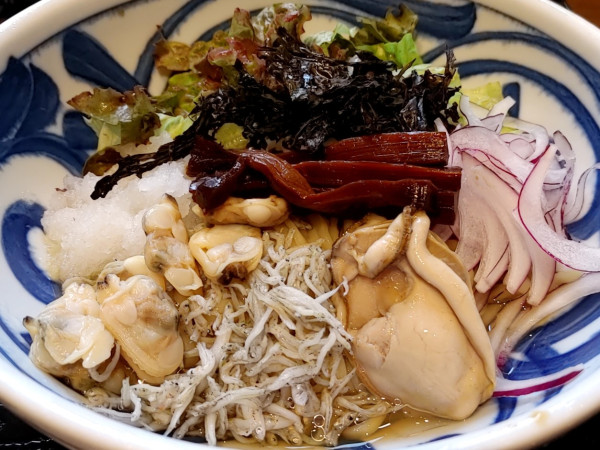「大粒牡蠣とアサリの冷やしまぜそば（890円）」@Fishmenの写真