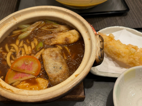 「噌煮込うどん ＋大えび天ぷら」@若鯱家 ギャラリエアピタ知立店の写真