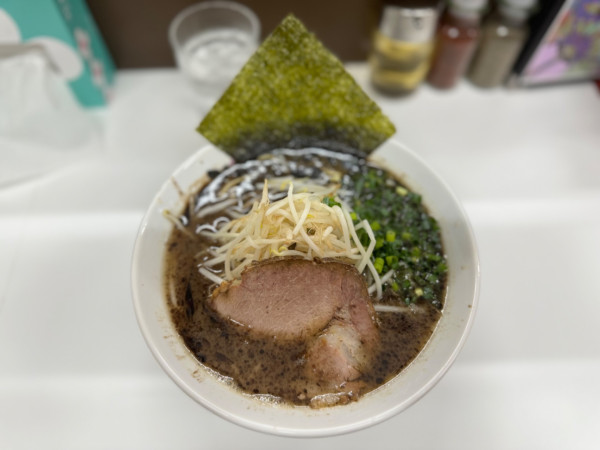 「黒らーめん(麺かため)930円」@ぶたまるきの写真