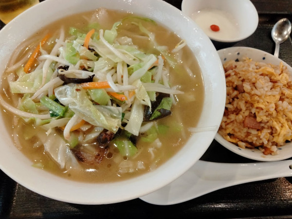 「タンメン＋半チャーハン」@中国料理 大上海の写真