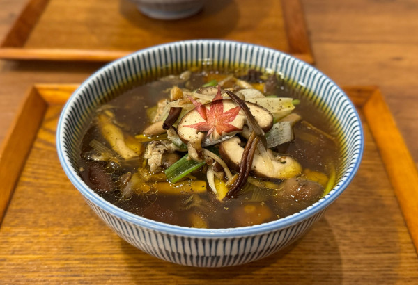 「【新作】トリュフ香る木の子の中華そば（醤油）¥1670」@キッチンきらくの写真