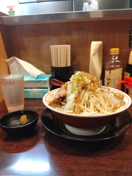 「小ラーメン　野菜マシ　アブラマシマシ」@ぶっ豚 聖蹟桜ヶ丘店の写真