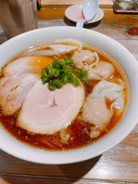 「ワンタンラーメン　1200円」@松戸中華そば 富田食堂の写真