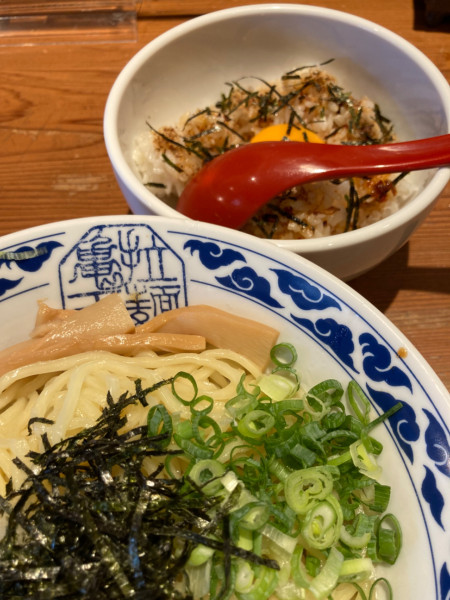 「油そば（和）大盛とラードめしのセット¥980」@九州らーめん亀王 谷九店の写真