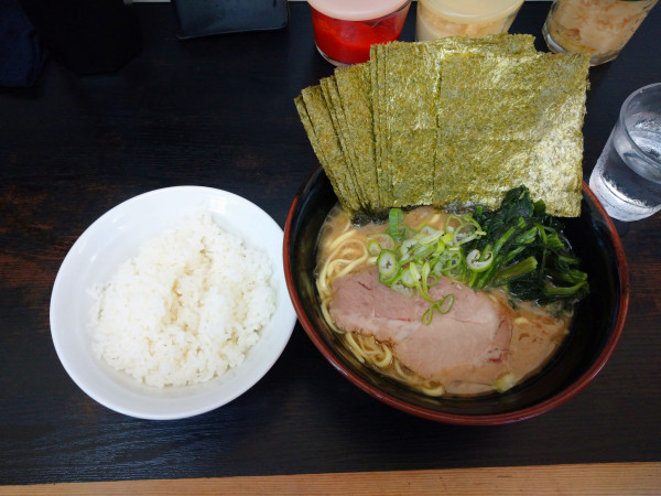 「ラーメン（850円）＋海苔（100円）＋ライス（100円）」@雷家の写真