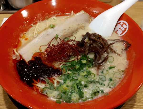 「辛々ラーメン(630円)、替え玉(100円)」@豚骨ラーメン 福の軒の写真