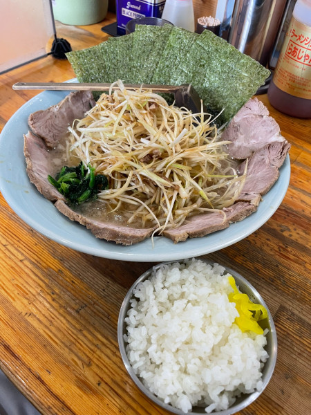 「ネギチャーシューメン+ネギ+海苔+半ライス」@ラーメンショップ 椿 上彦川戸店の写真