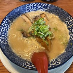 博多とんこつラーメン　850円