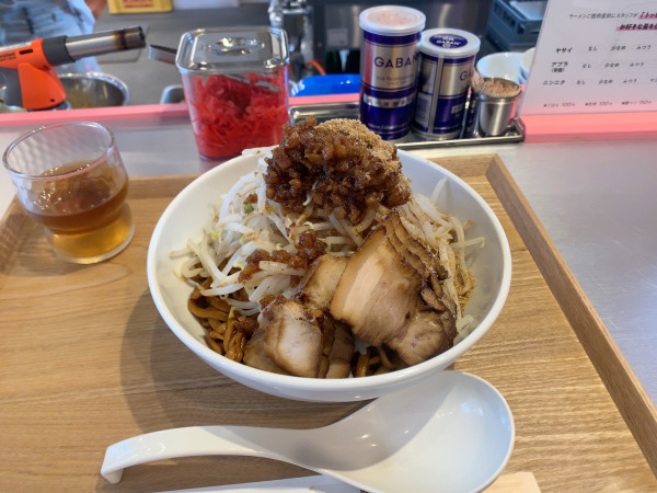 「汁なし　大盛　野菜はなまる　油ふつう　にんにくなし」@ラーメン はなこの写真