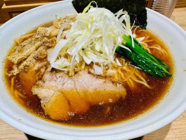 「【限定】昔ながらの鶏の醤油らぁめん【950円】」@焼あご煮干しらぁめん 碧猫の写真