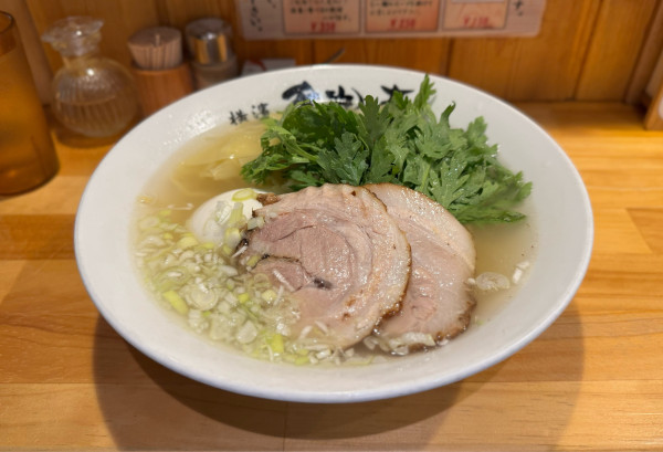 「本丸塩ら〜麺¥1000、春菊¥200」@横濱 本丸亭 新橋店の写真