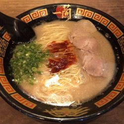 天然とんこつラーメン 980円