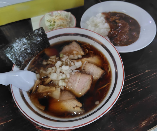 「チャーシューメン 700円 半カレーセット 350円」@ら〜めん 日可里の写真