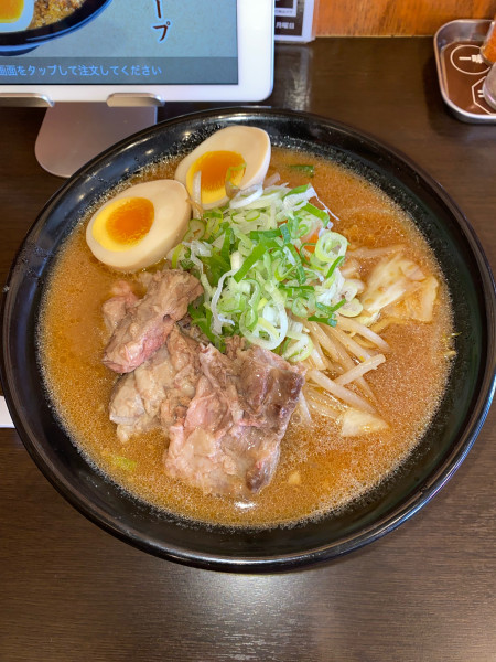 「角煮軟骨味噌ラーメン半熟煮たまご¥1,220円」@熟成味噌ラーメン専門店 ミソウソツカナイの写真