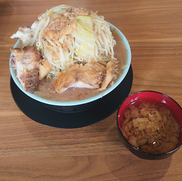 「小ラーメン ヤサイマシマシブタ二枚追加」@俺の生きる道 つくば店の写真