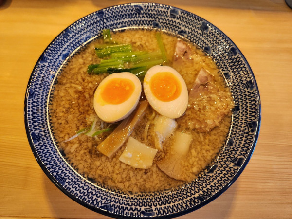 「味玉こってり醤油　背脂増」@らぁ麺 よね良の写真