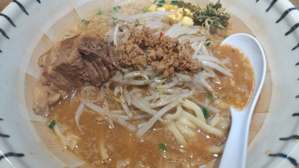 「濃口背脂味噌らーめん大盛」@濃口背脂味噌らーめんと餃子 大福帳の写真