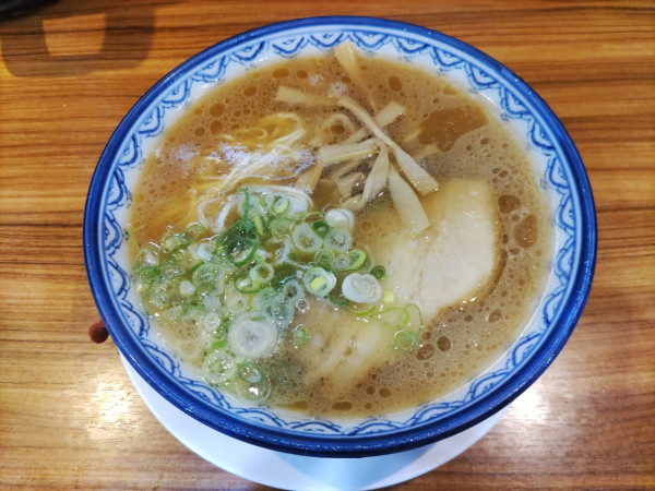 「ラーメン並580円」@元祖赤のれん 節ちゃんラーメン 天神本店の写真