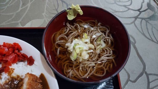 「ミニ冷蕎麦とカツカレー 950円」@そば・うどん たぬきの写真