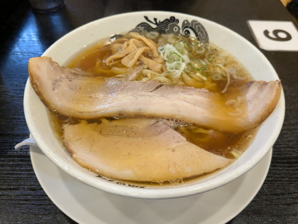 「大判チャーシュー醤油らーめん1130円」@食堂 はせ川の写真