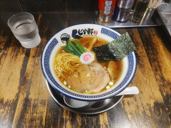 「ラーメン(濃口醤油)」@くじら軒 横浜本店の写真