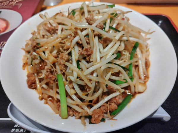 「【限定】しるなし台湾ラーメン　※ニンニク普通＆辛味増し」@麺と鉄板焼き つづらの写真