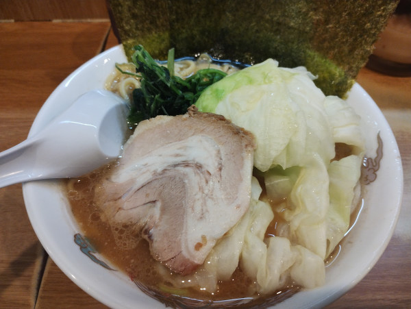「ラーメン￥800+キャベツ￥200」@たかさご家 関内店の写真
