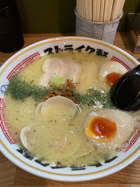 「シンカー+味玉」@ストライク軒 宇和島総本山の写真