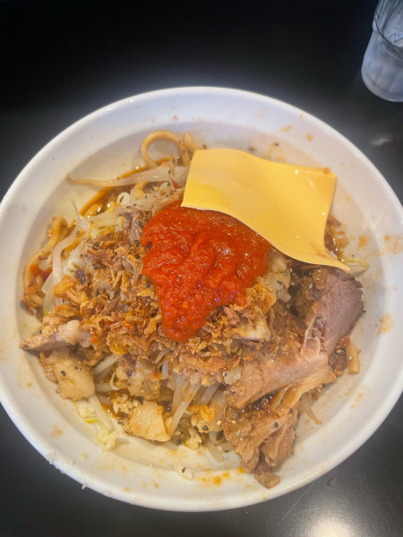 「トマト汁なし300gチーズニンニク野菜少なめアブラカラメ」@ラーメン豚温泉の写真