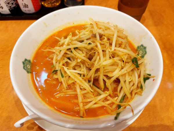 「秘伝の辛味噌ラーメン　620円」@日高屋 キュービックプラザ新横浜店の写真