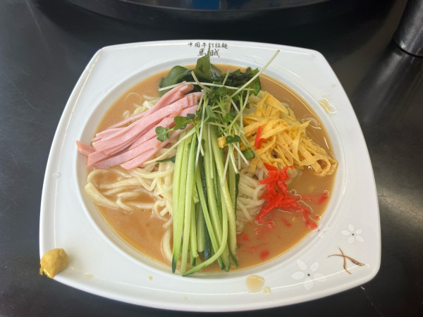 「冷やし中華」@中国手打拉麺 馬賊 日暮里店の写真