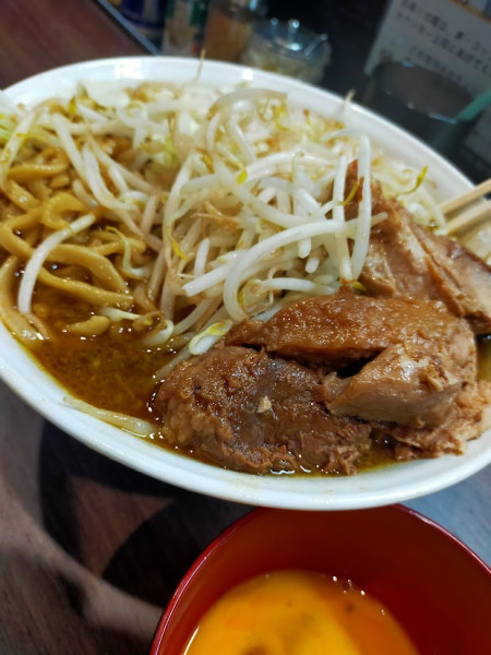 「カレーラーメン・麺大盛・豚一枚（コール不可）」@ラーメン 悔いなしの写真