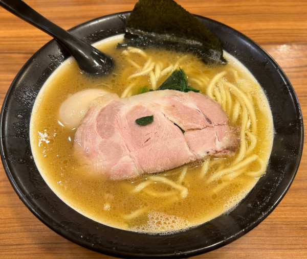 「太麺＋半熟味玉＋替玉（細麺）」@百麺 世田谷店の写真