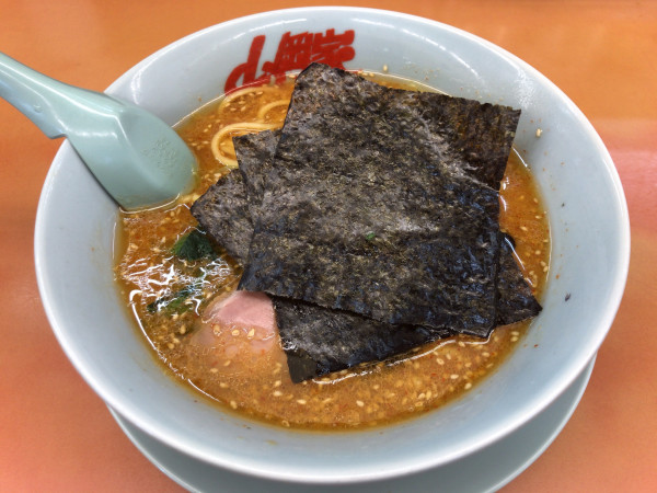 「特製味噌ラーメン(多め、濃いめ) 820円」@ラーメン山岡家 さいたま丸ヶ崎店の写真