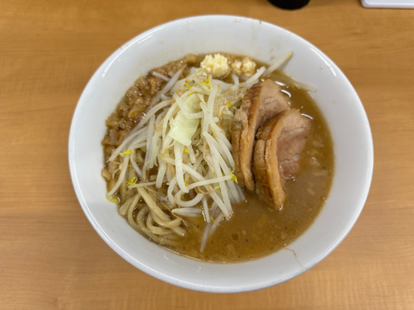 「キャンペーンらーめん(250g.豚2枚)麺少なめ800円」@横浜家系 豚丸の写真