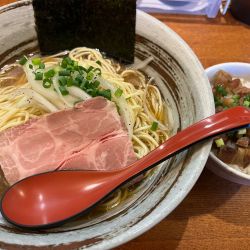 冷やし煮干しそば(15食限定)900 チャーシュー丼200