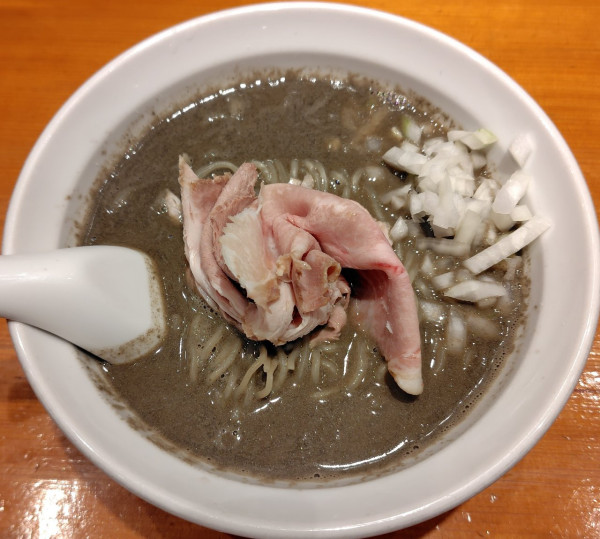 「極濃煮干蕎麦 1000円 渡り蟹の蟹味噌バター和え玉 450円」@木更津丿貫の写真