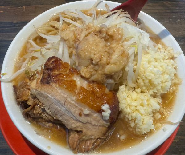 「らーめん麺200g（極太麺）」@麺と飯 トンじろの写真