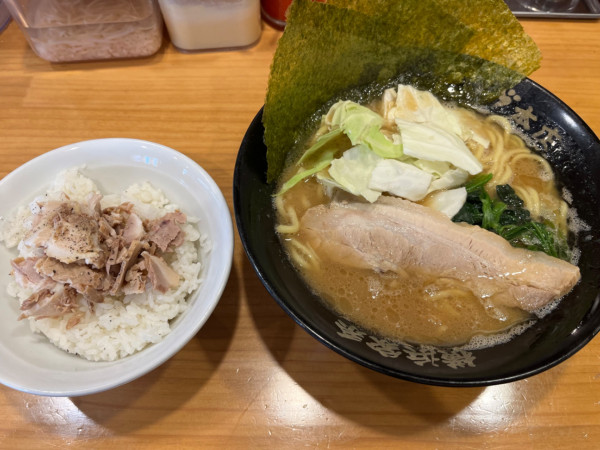 「豚骨醤油ラーメン（ランチセットA）」@横浜豚骨醤油ラーメン ビッグ 本店の写真