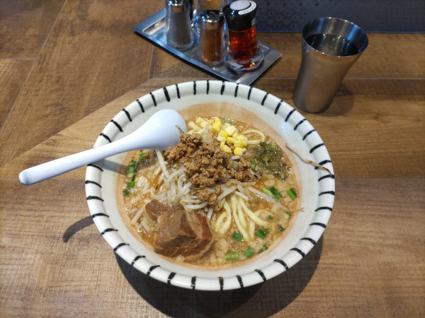 「濃口背脂味噌らーめん＋ランチセット」@濃口背脂味噌らーめんと餃子 大福帳の写真