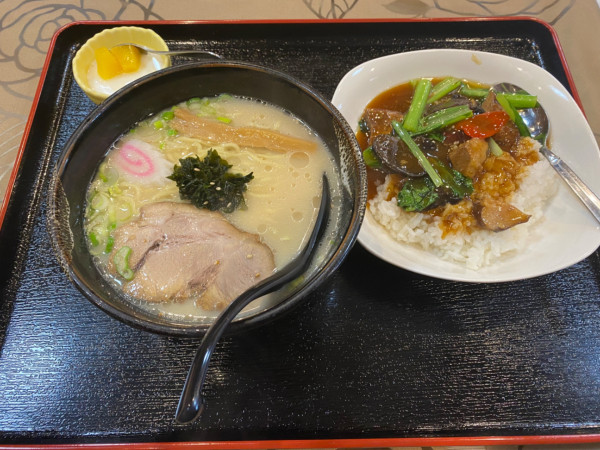 「ラーメンセット：豚骨ラーメン＋角煮丼(968円)」@四川料理 蜀香園の写真