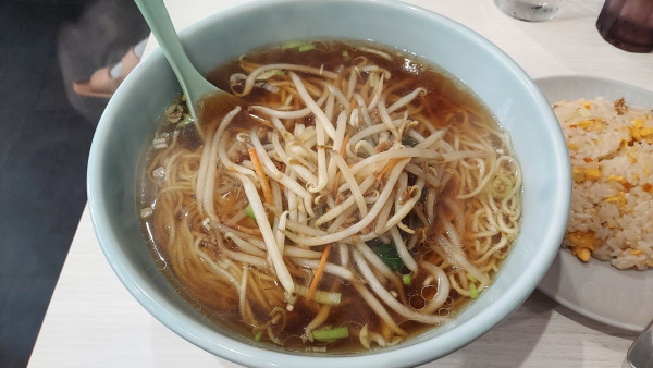 「もやしラーメンとチャーハンセット 800円」@中華料理 桃仙 西新井店の写真