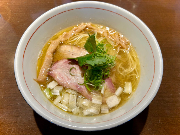 「地鶏中華そば塩(980¥)」@麺や 虎徹の写真