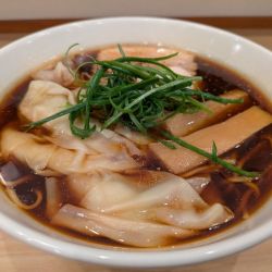 ワンタン麺(黒)