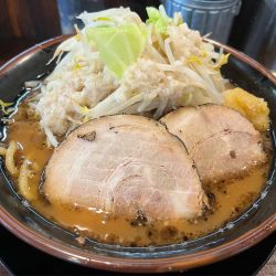 ラーメン 小+ぶた ヤサイ300ニンニクアブラ