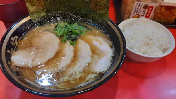 「煮豚ラーメン　ライス」@横濱家系ラーメン 二代目野中家の写真